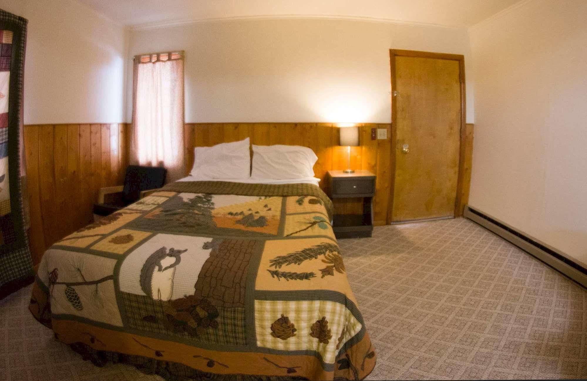 ווסט ילוסטון Yellowstone Holiday Motel מראה חיצוני תמונה