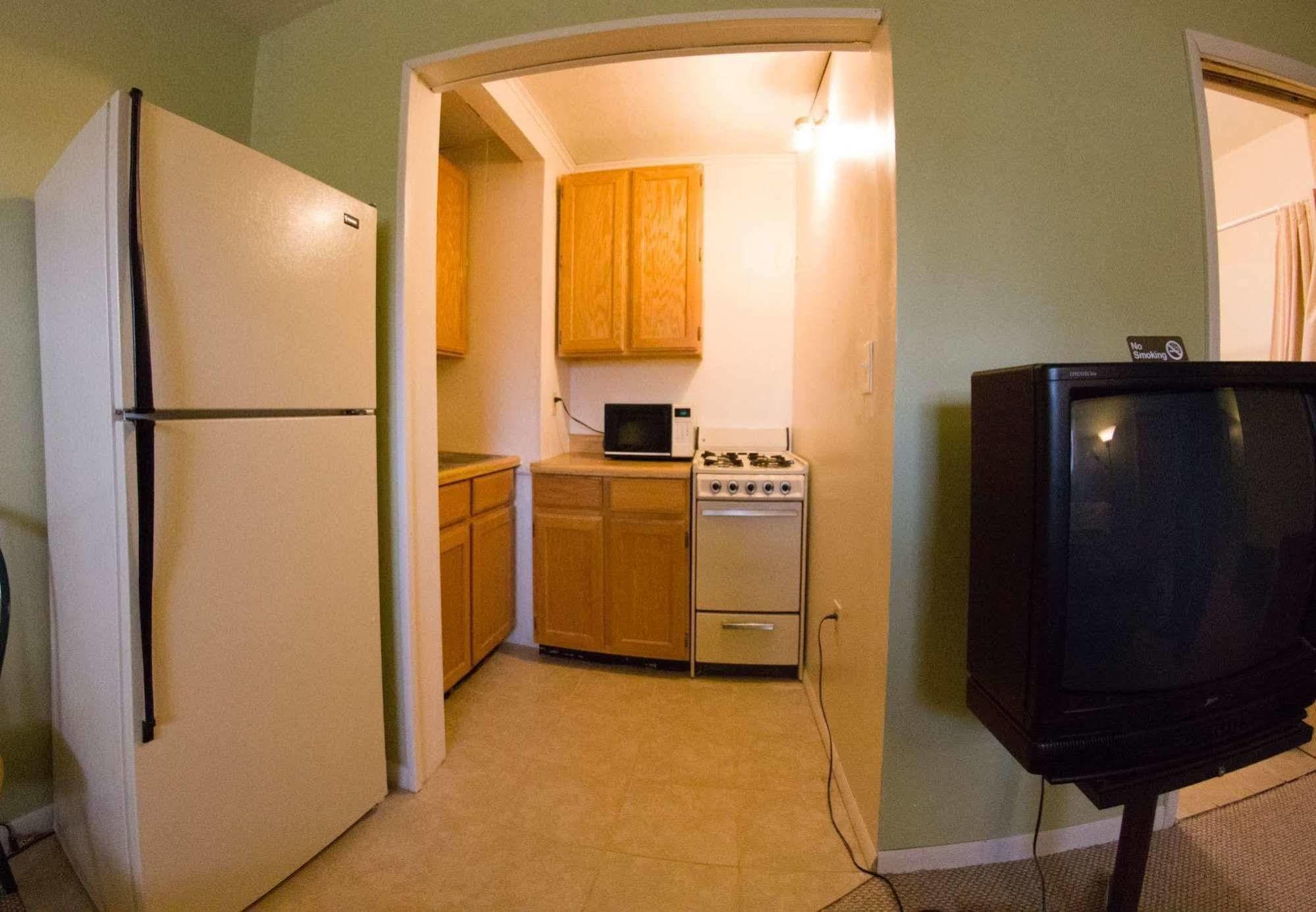 ווסט ילוסטון Yellowstone Holiday Motel מראה חיצוני תמונה