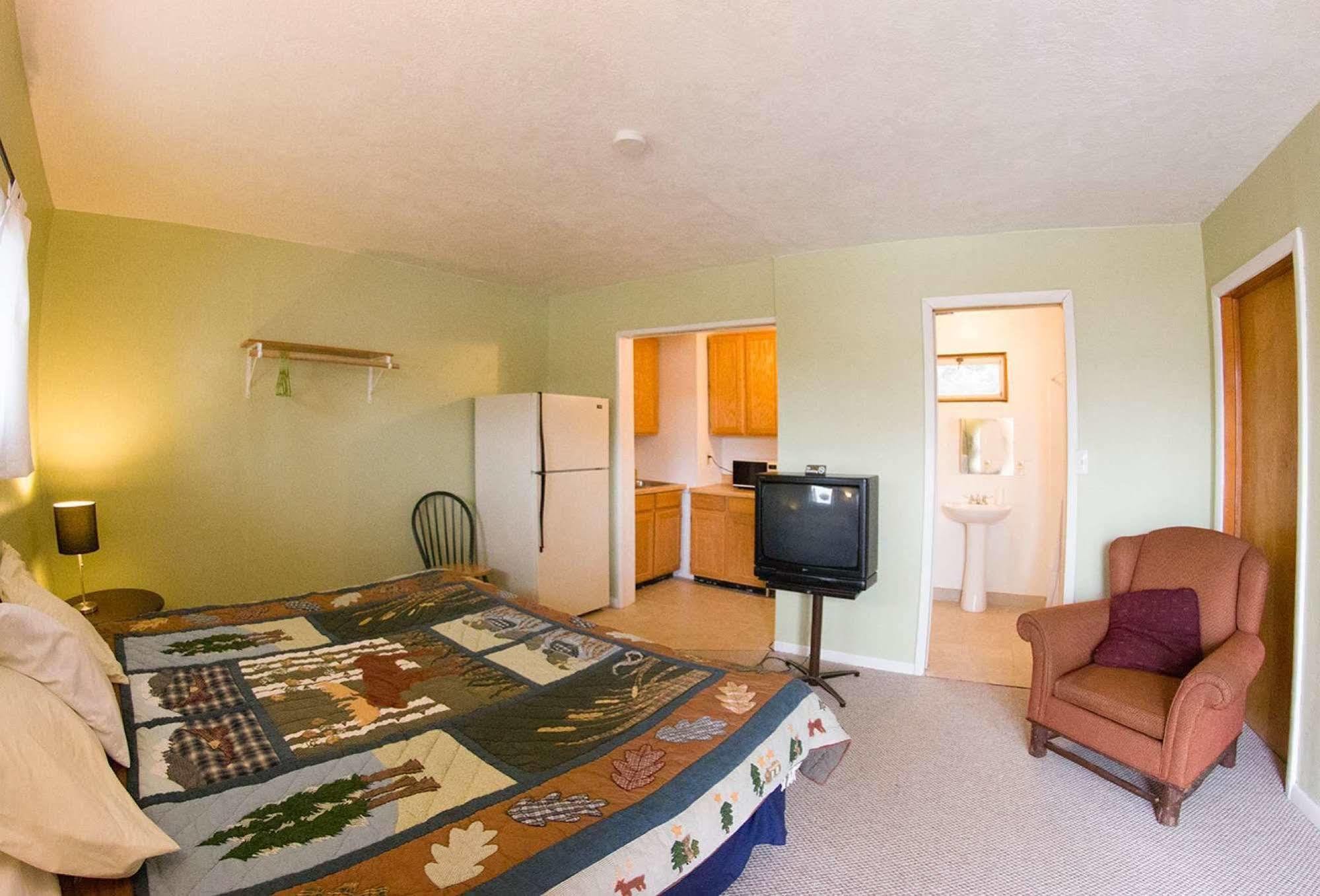 ווסט ילוסטון Yellowstone Holiday Motel מראה חיצוני תמונה