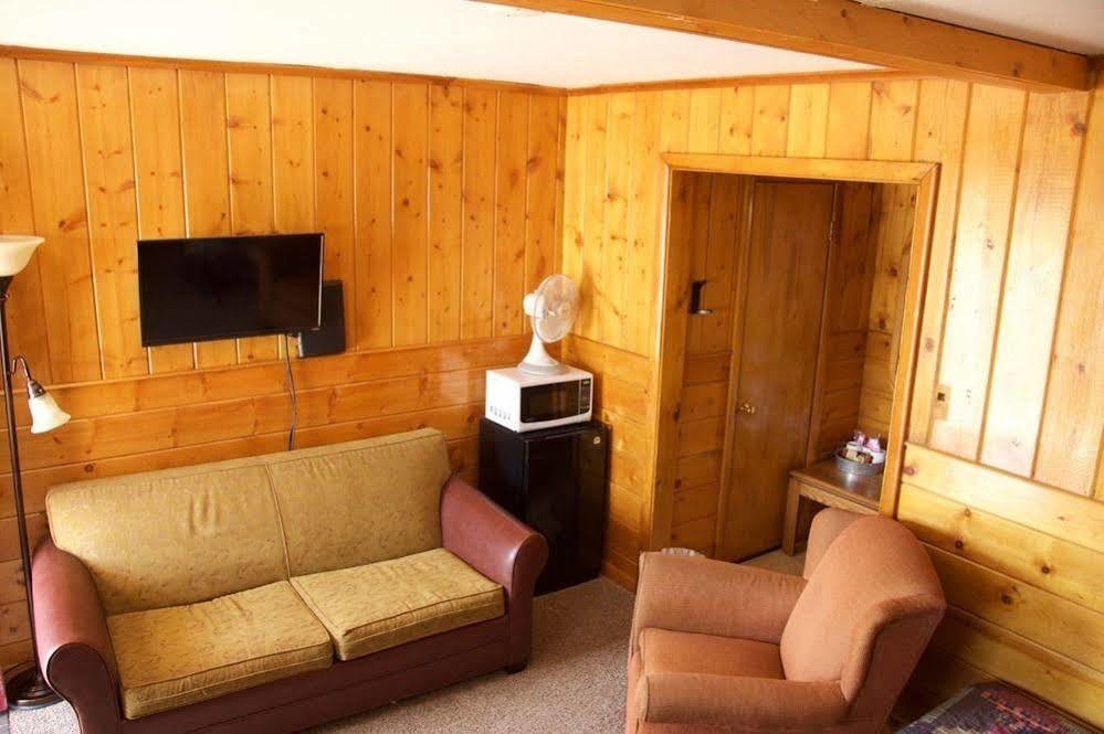 ווסט ילוסטון Yellowstone Holiday Motel מראה חיצוני תמונה