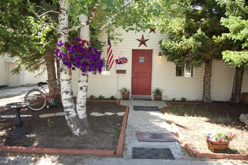 ווסט ילוסטון Yellowstone Holiday Motel מראה חיצוני תמונה
